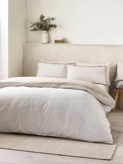 Catherine Lansfield Oxford Pinstripe Reversible Duvet Cover Set