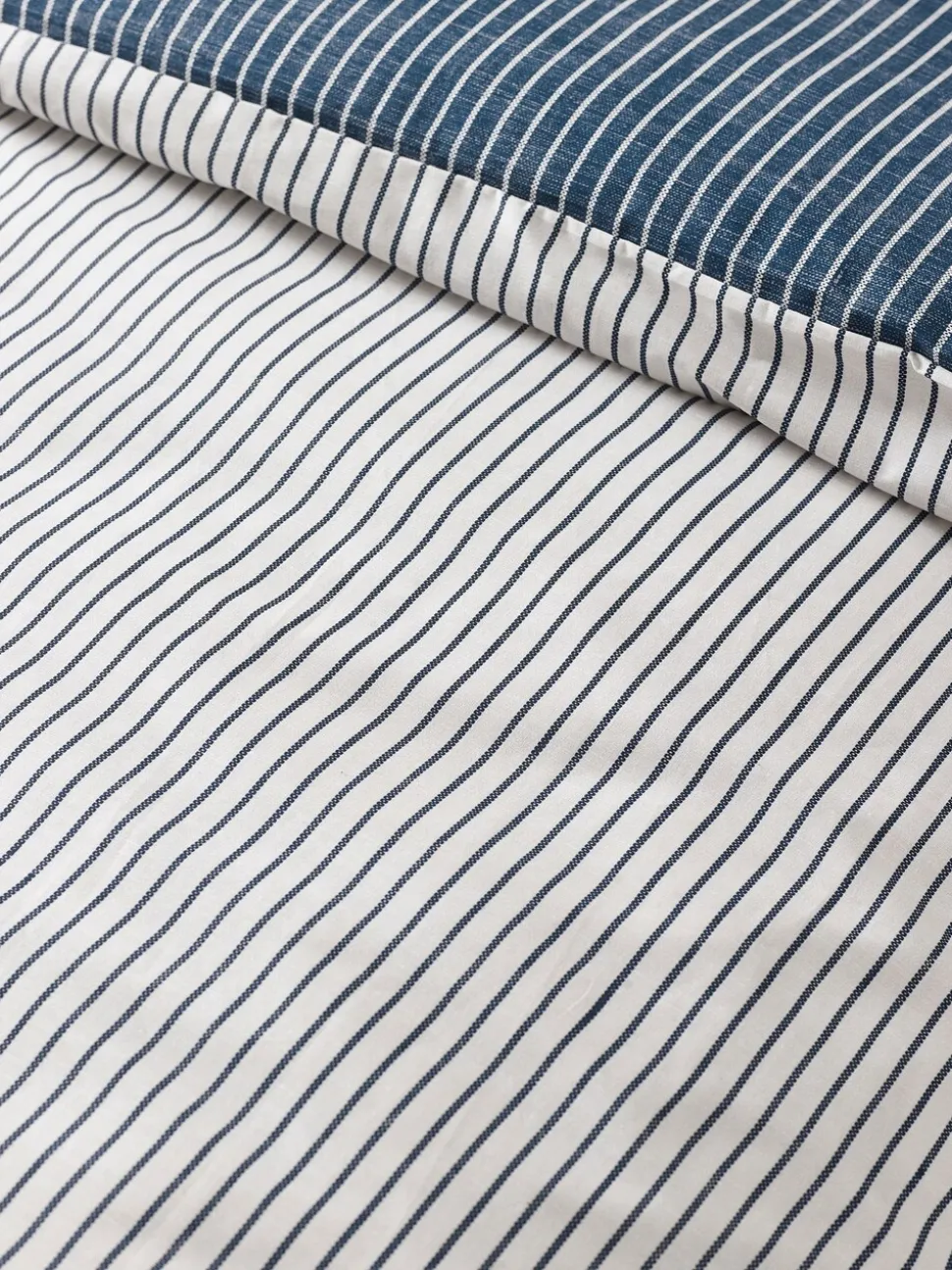 Catherine Lansfield Oxford Pinstripe Reversible Duvet Cover Set