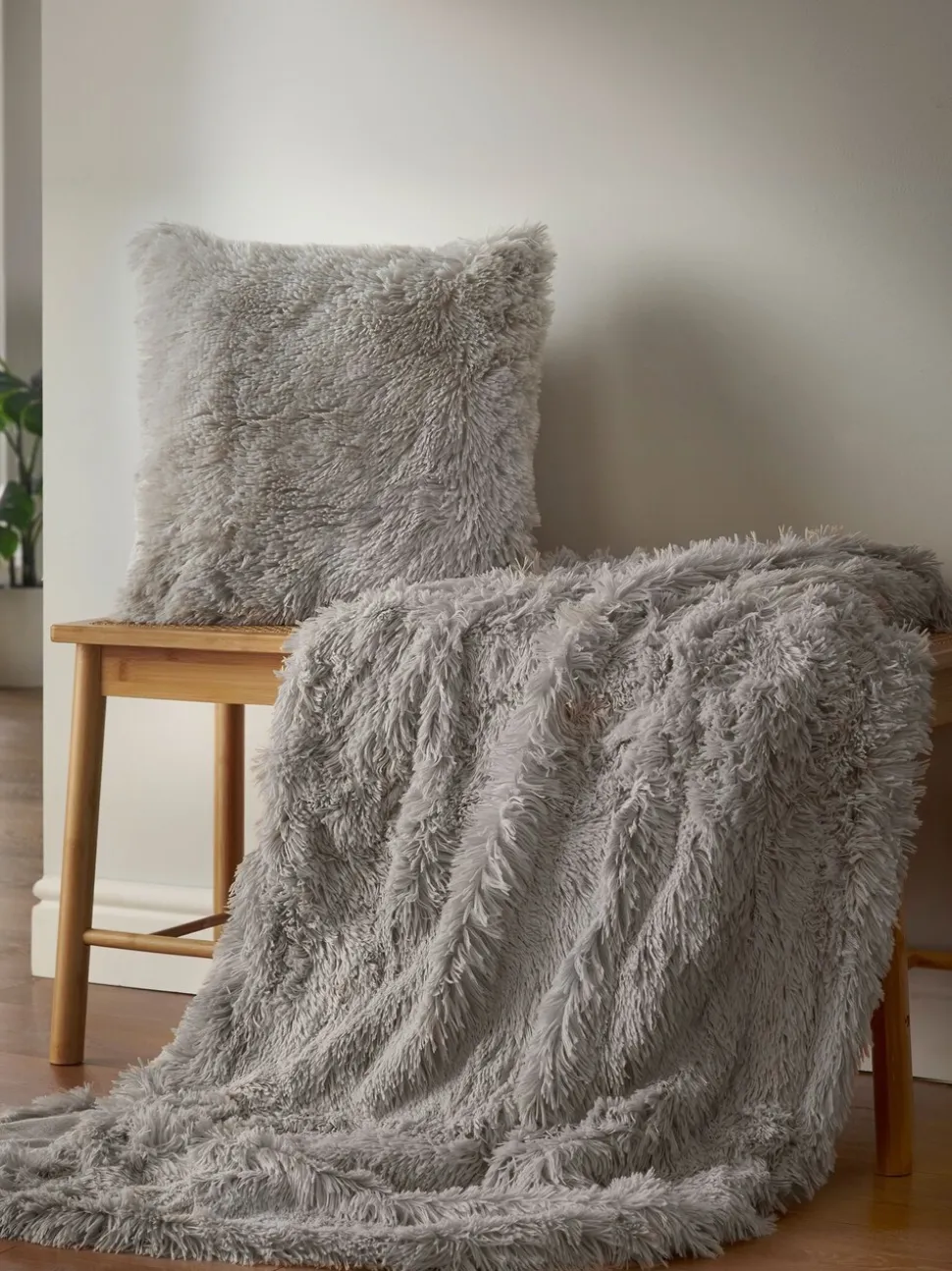 Catherine Lansfield So Soft Cuddly Deep Pile bedloper van imitatiebont