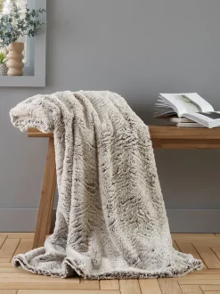 Catherine Lansfield Wolf imitatiebont bedloper