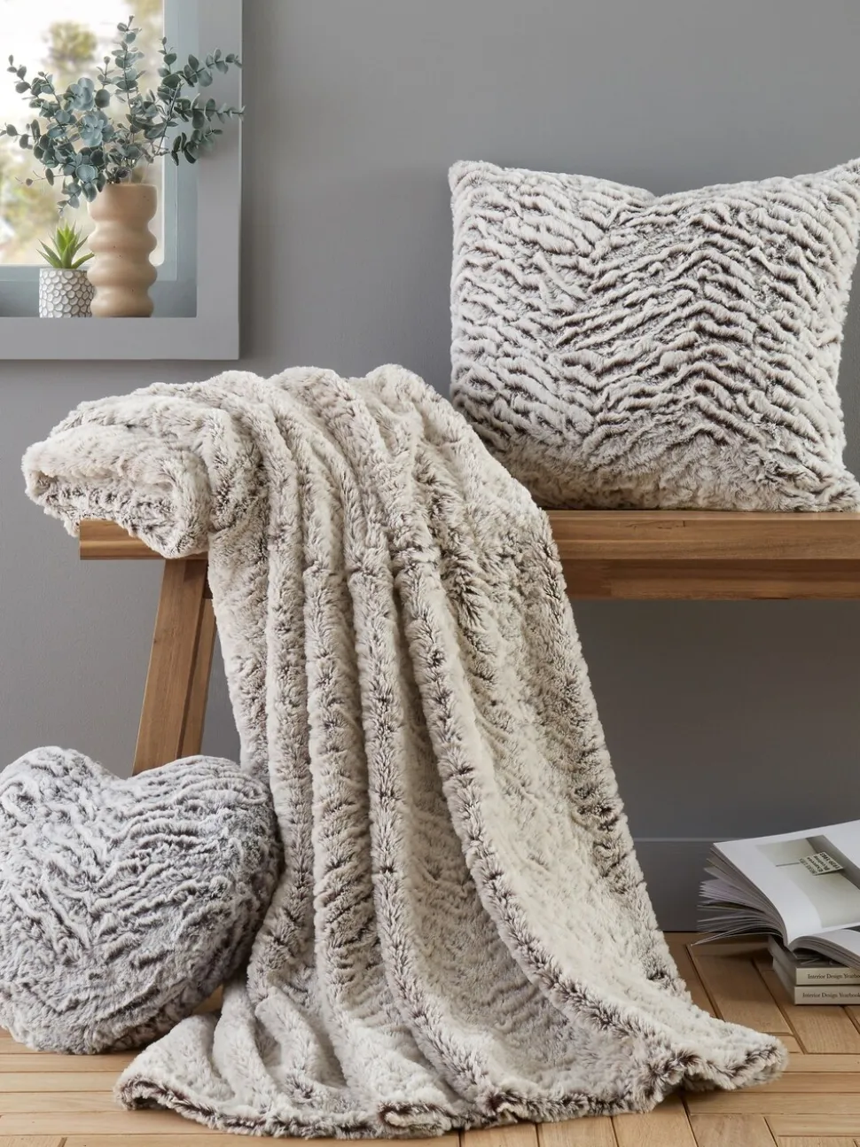 Catherine Lansfield Wolf imitatiebont bedloper