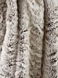 Catherine Lansfield Wolf imitatiebont bedloper