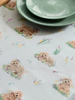 Charlie the Cockapoo schoon te vegen tafelkleed