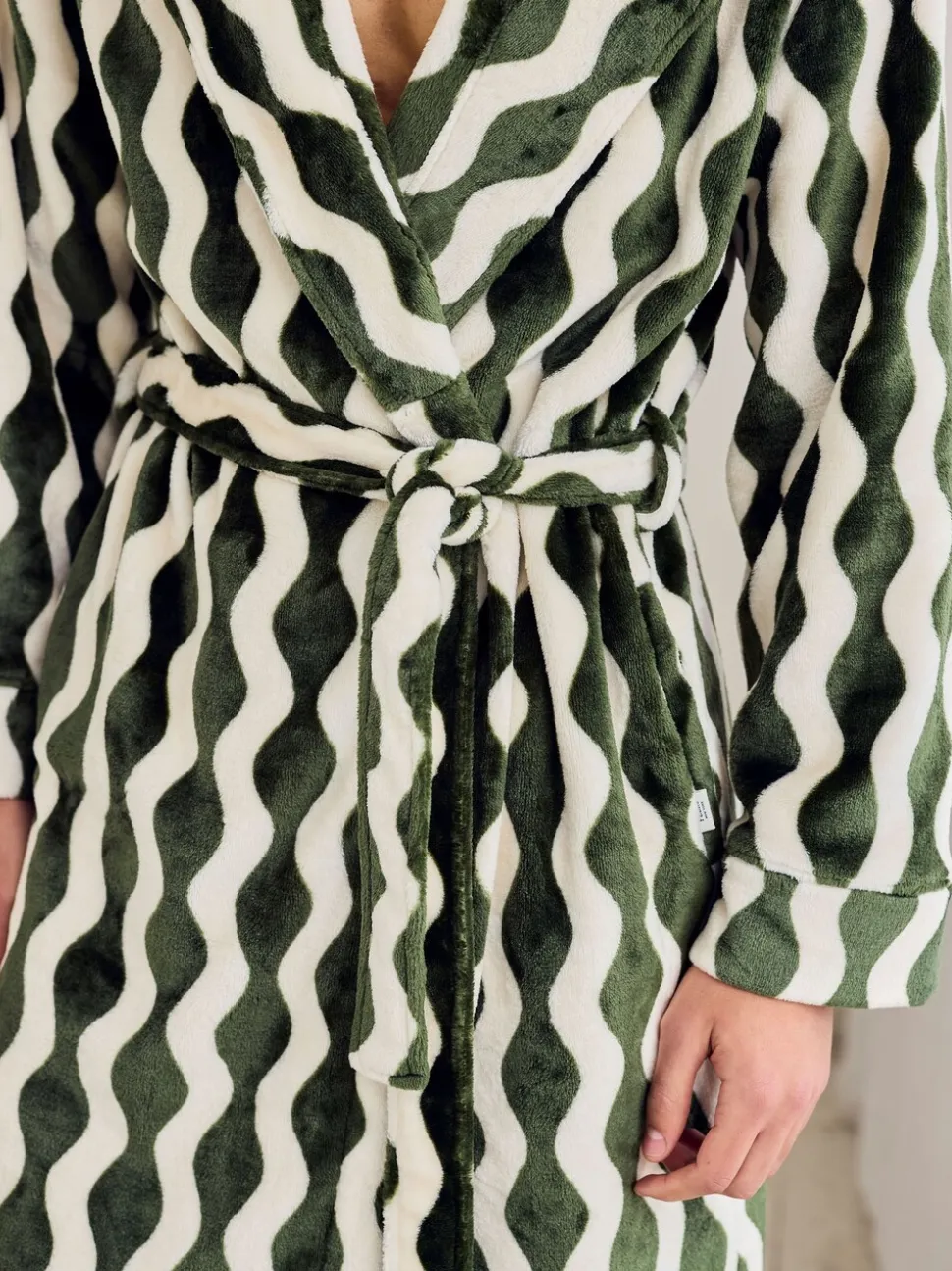 Chelsea Peers Fleece Wavy Stripe Hooded Dressing Gown