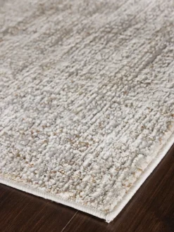Chic Textured Runner