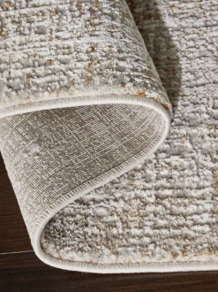Chic Textured Runner