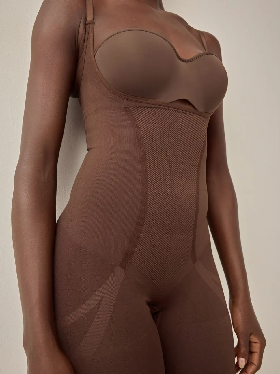 Chocolade nude - Wear Your Own Bra - Body met sterke buikcorrectie