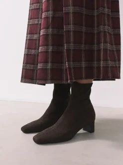Chocoladebruin - Chisel Toe Block Heel Sock Boots