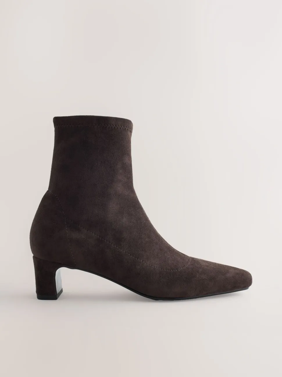 Chocoladebruin - Chisel Toe Block Heel Sock Boots