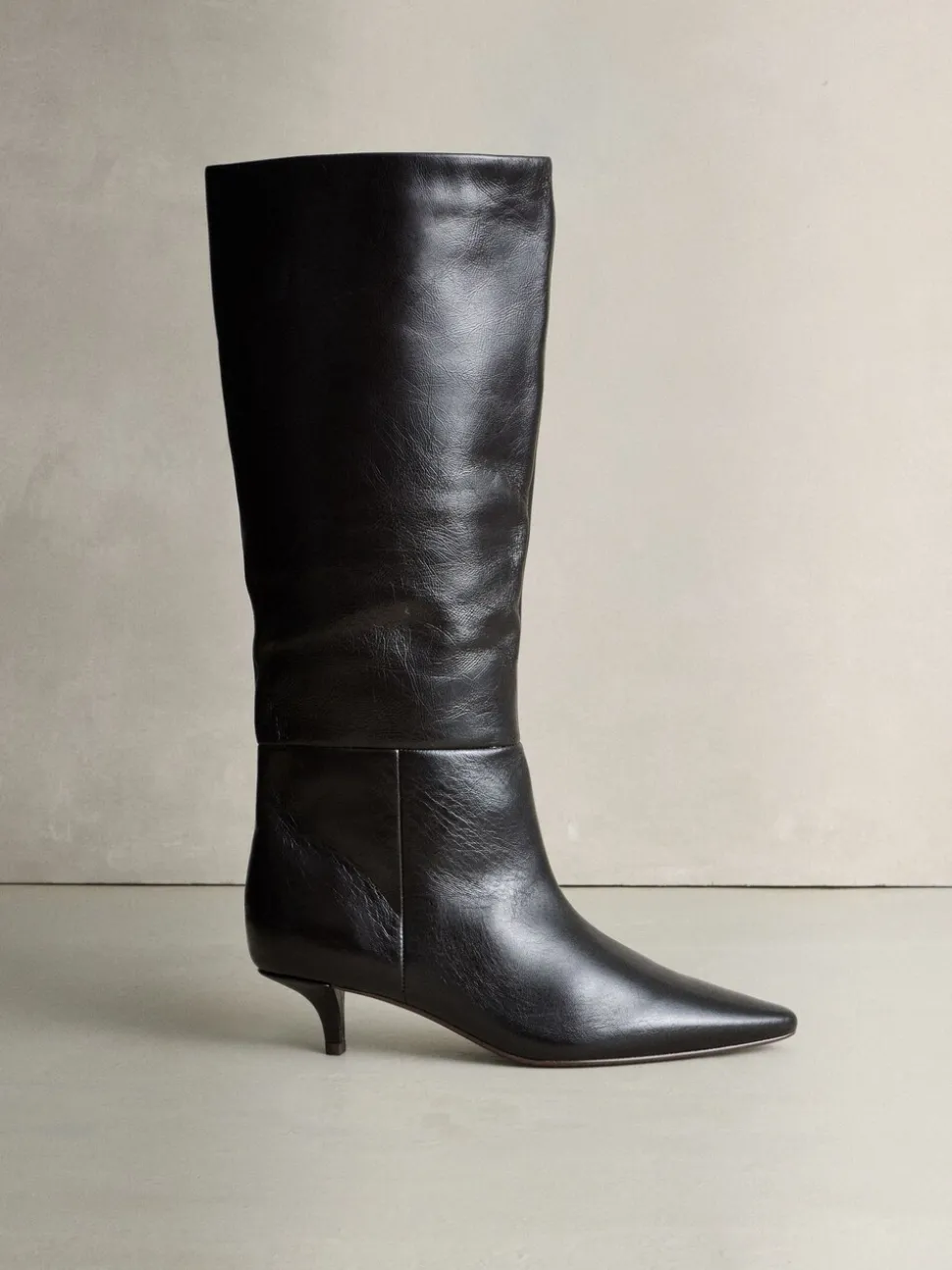 Chocoladebruin - Crinkle Effect Leather Signature Underset Heel Knee High Boots