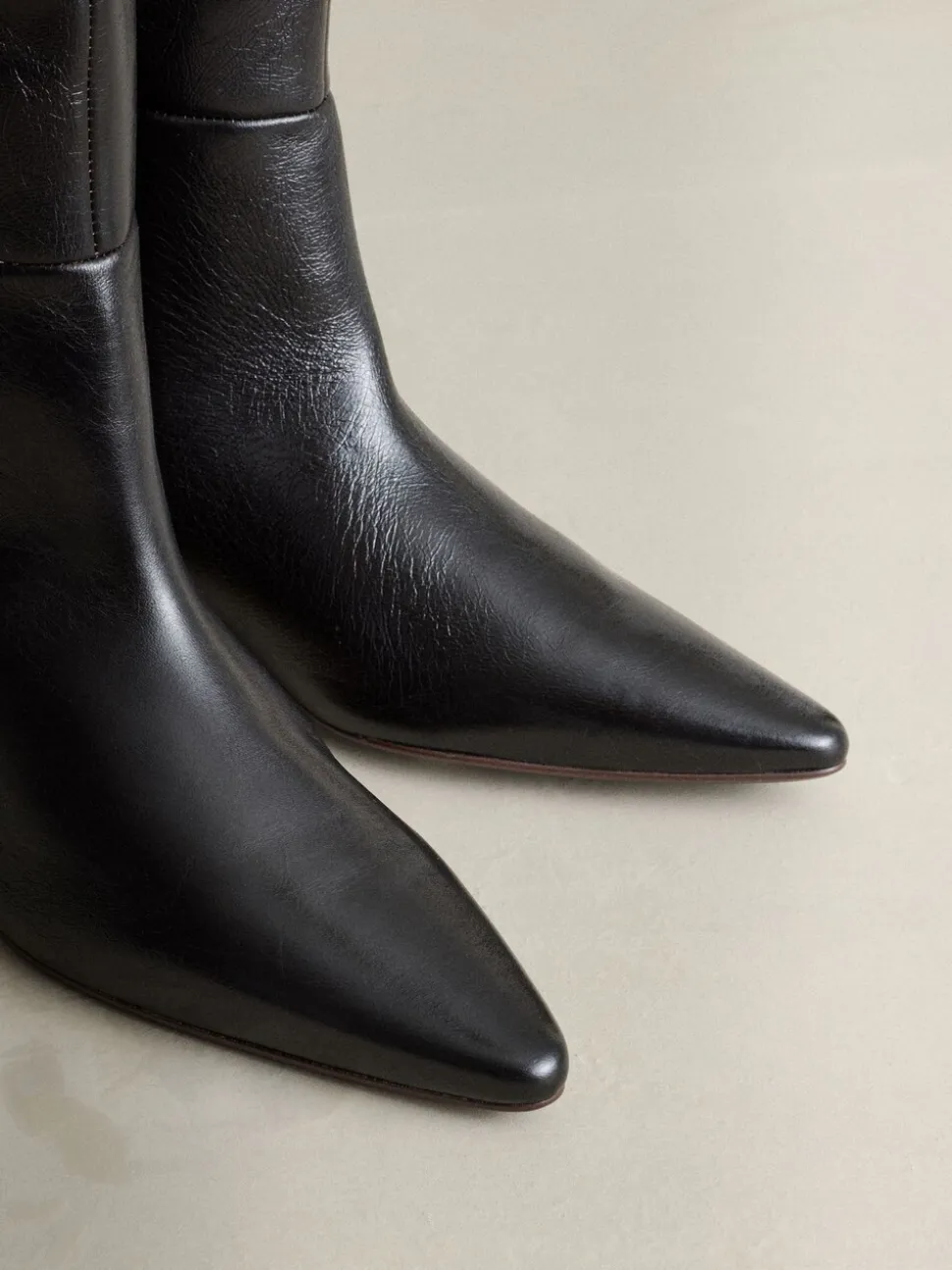 Chocoladebruin - Crinkle Effect Leather Signature Underset Heel Knee High Boots