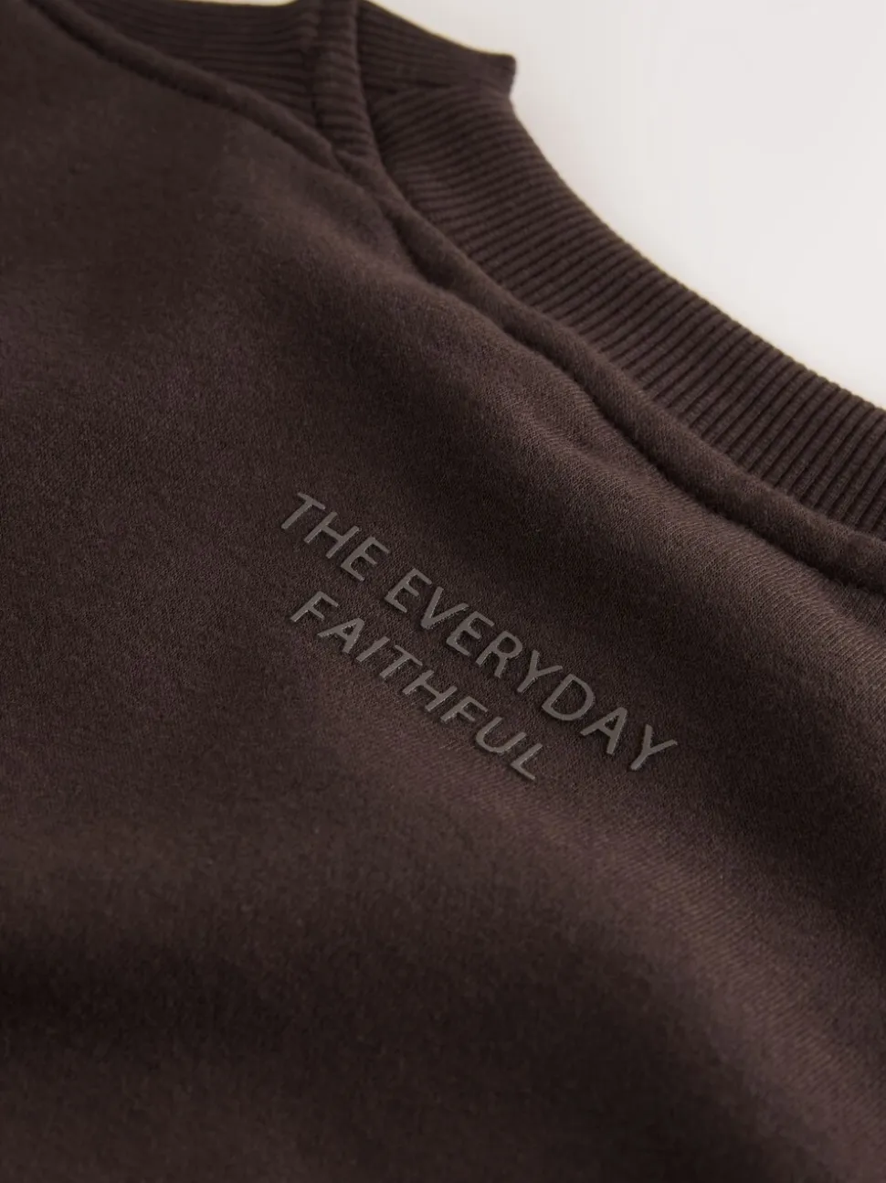 Chocoladebruin - Essentials sweatshirt met relaxte pasvorm, lange snit en zakken