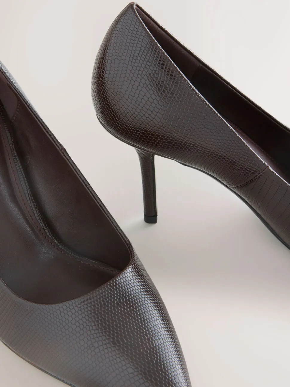 Chocoladebruin - Forever Comfort® Point Toe Court Heels