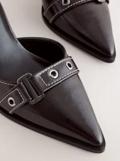 Chocoladebruin - Forever Comfort® Point Toe Buckle Block Heels