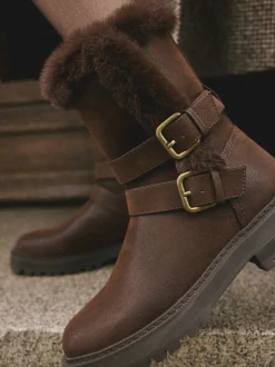 Chocoladebruin - Forever Comfort® enkellaarzen met dubbele gesp en voering van imitatiebont