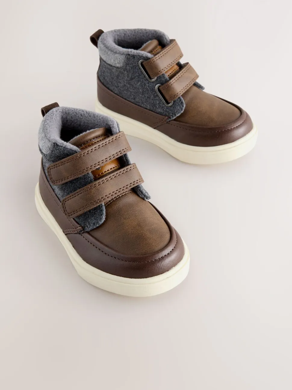 Chocoladebruin - Hoge schoenen met klittenbandsluiting