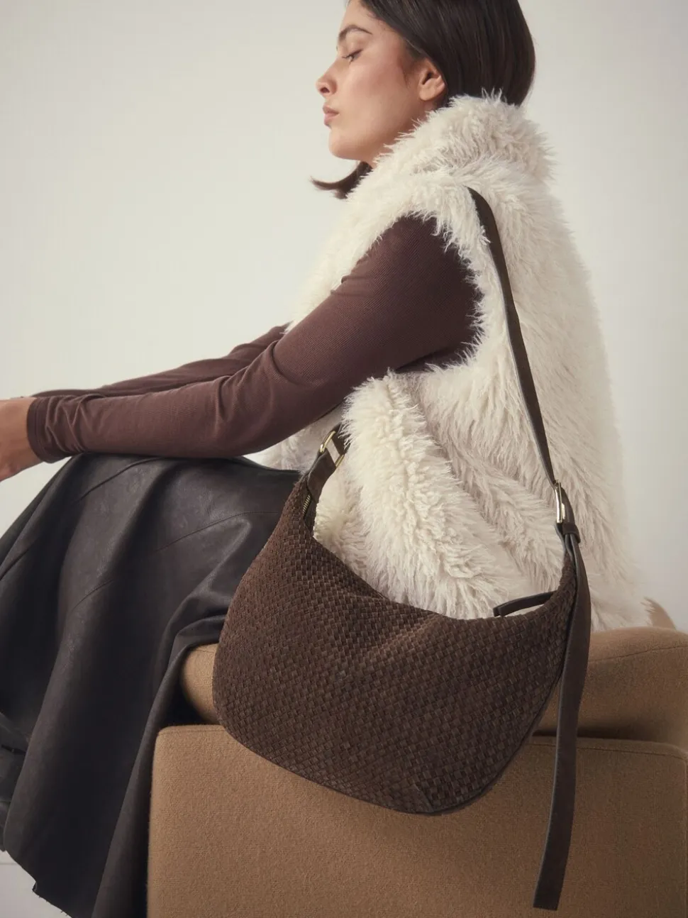 Chocoladebruin - N. Premium Suede Sling Weave Schoudertas