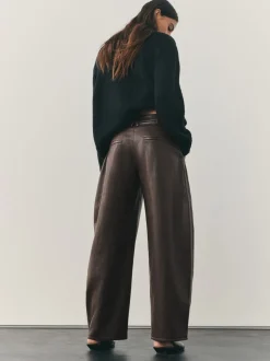 Chocoladebruin - Nothing Ordinary Faux Leather Barrel Leg Trousers