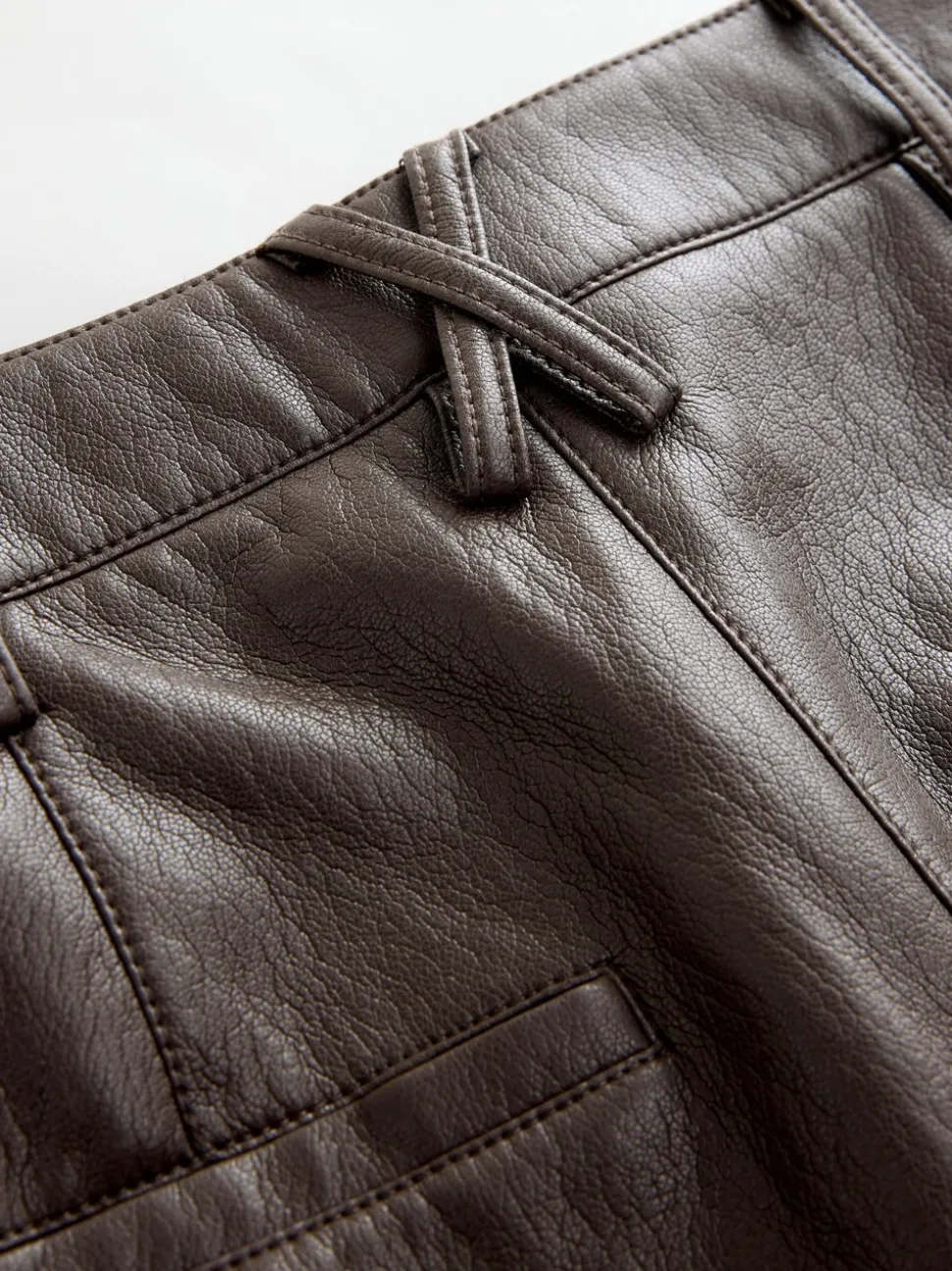 Chocoladebruin - Nothing Ordinary Faux Leather Barrel Leg Trousers