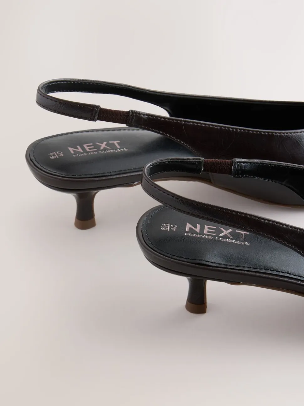 Chocoladebruin - Punt Toe Lage Slingback Naaldhak Schoenen