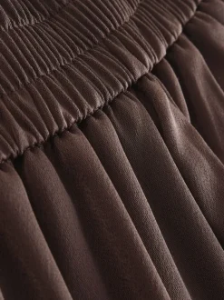 Chocoladebruin - Satijnen broek met wijde pijpen en elastiek in de achterkant