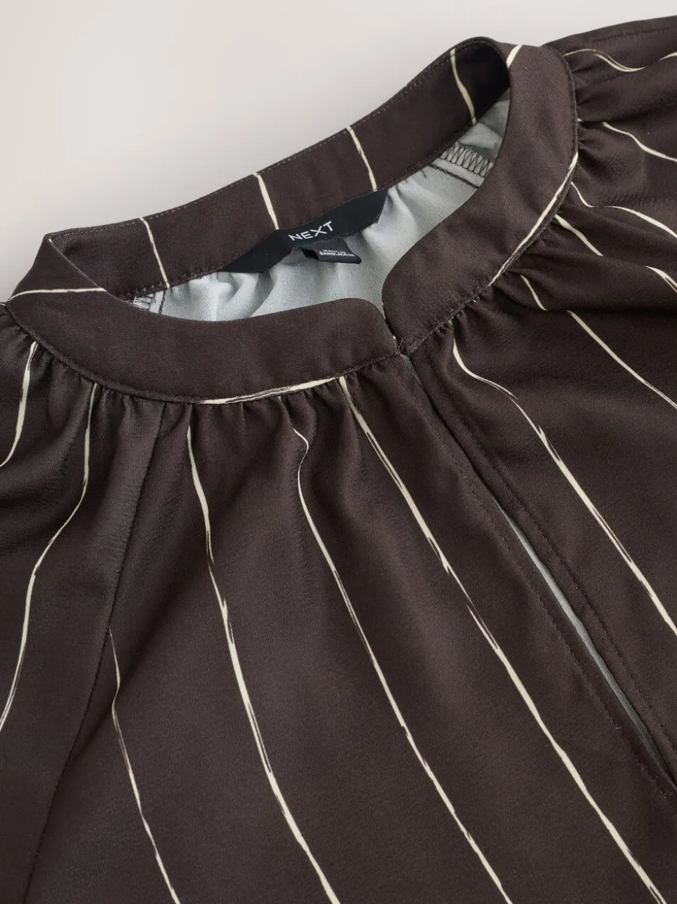 Chocoladebruin gestreept - Blouse met V-hals en lange mouwen