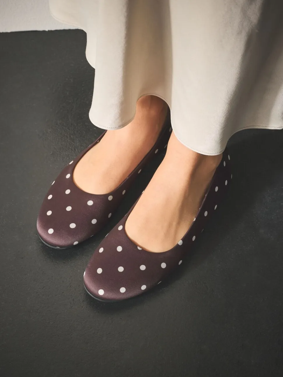 Chocoladebruin met stippen - Forever Comfort® Round Toe Ballerinas