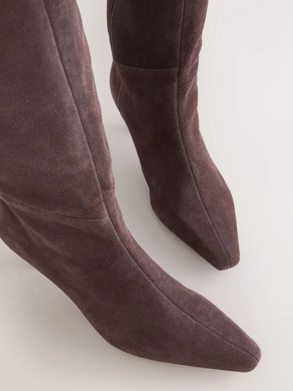 Chocoladebruin suède - Forever Comfort® Knee High Chisel Toe Heeled Boots