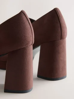 Chocoladebruine microvezel - Forever Comfort® Brogue Mary Jane Platform Blokhakken met Plateauzool