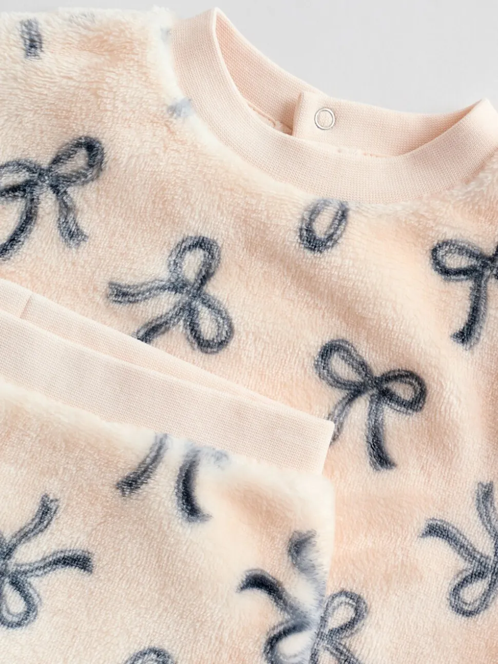 Crème/grijs - Set van zachte velours trui met strikprint en broek (0mnd -2jr)