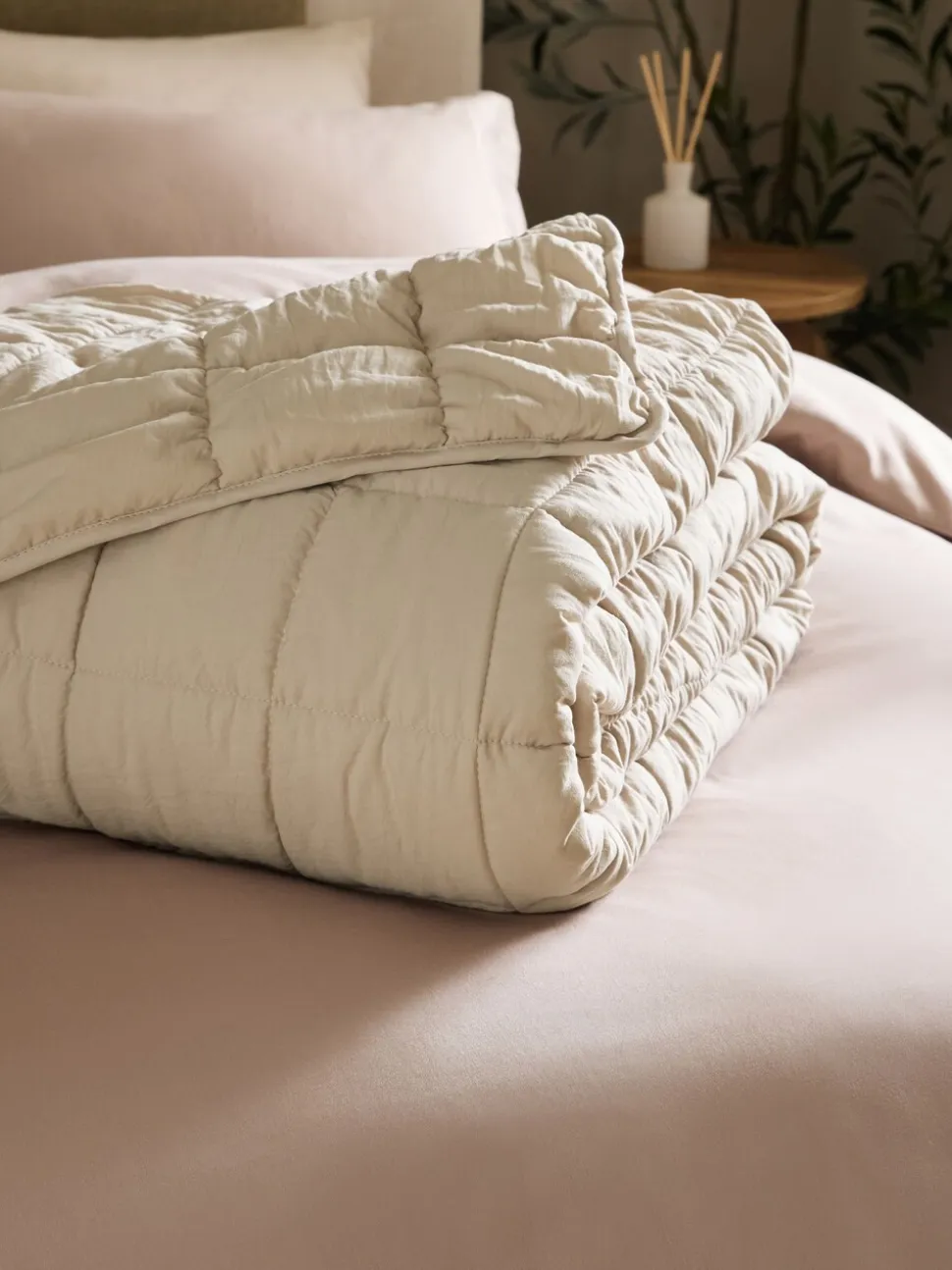 Darcie Textured Quilted Bedspread