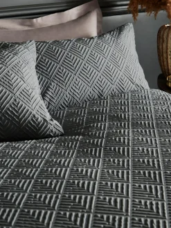 Dekbedovertrek- en kusssensloopset met geometrisch reliëf