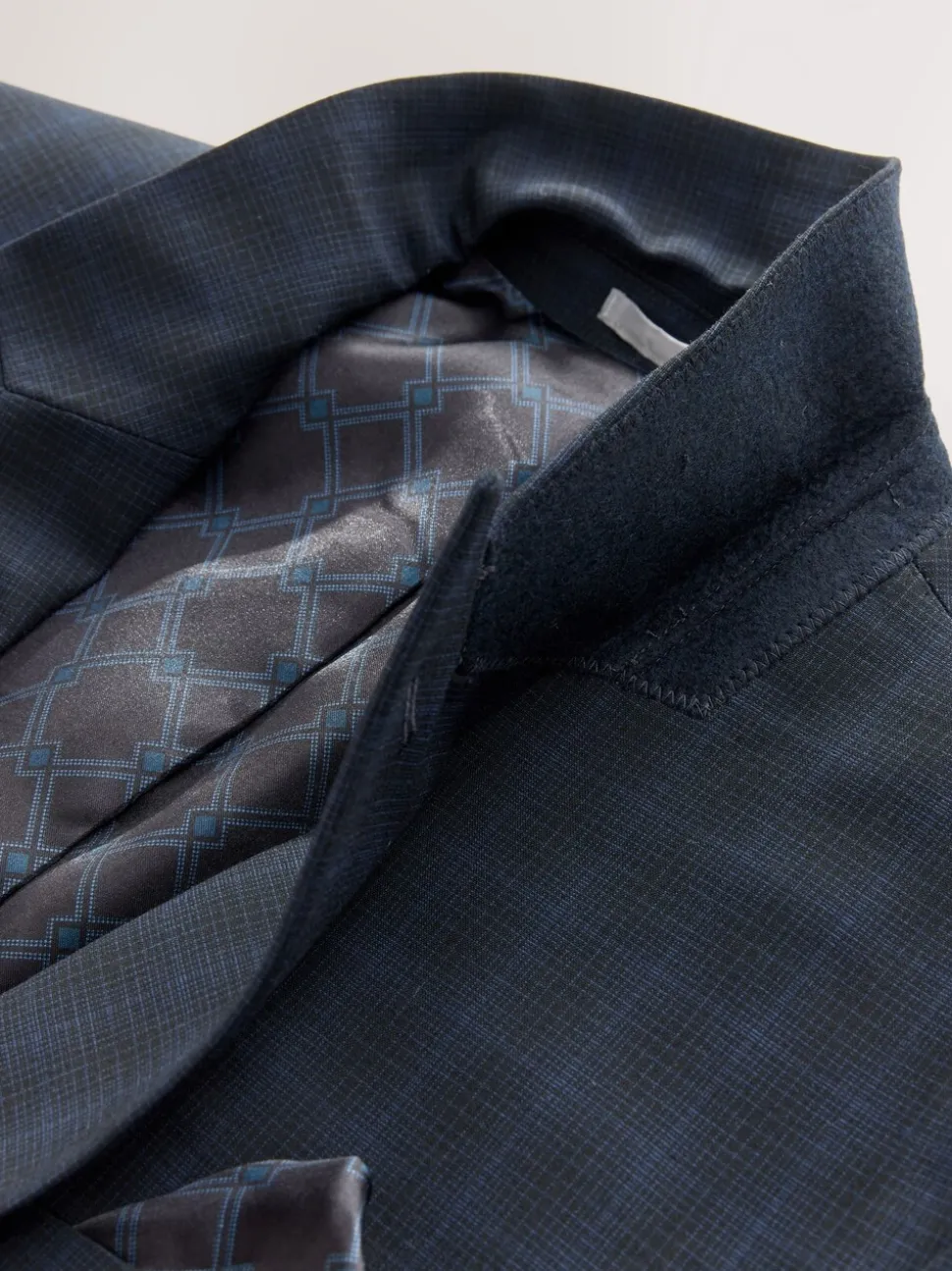 Donkerblauw - Geruit kostuum met smalle pasvorm: colbert