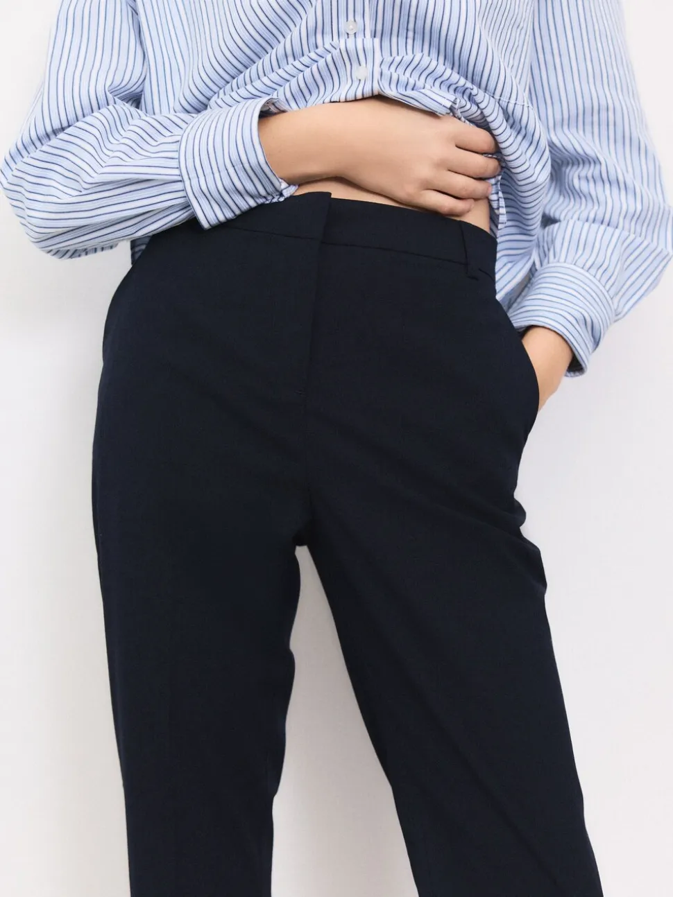 Donkerblauw - Nauwsluitende, op maat gemaakte broek van wol