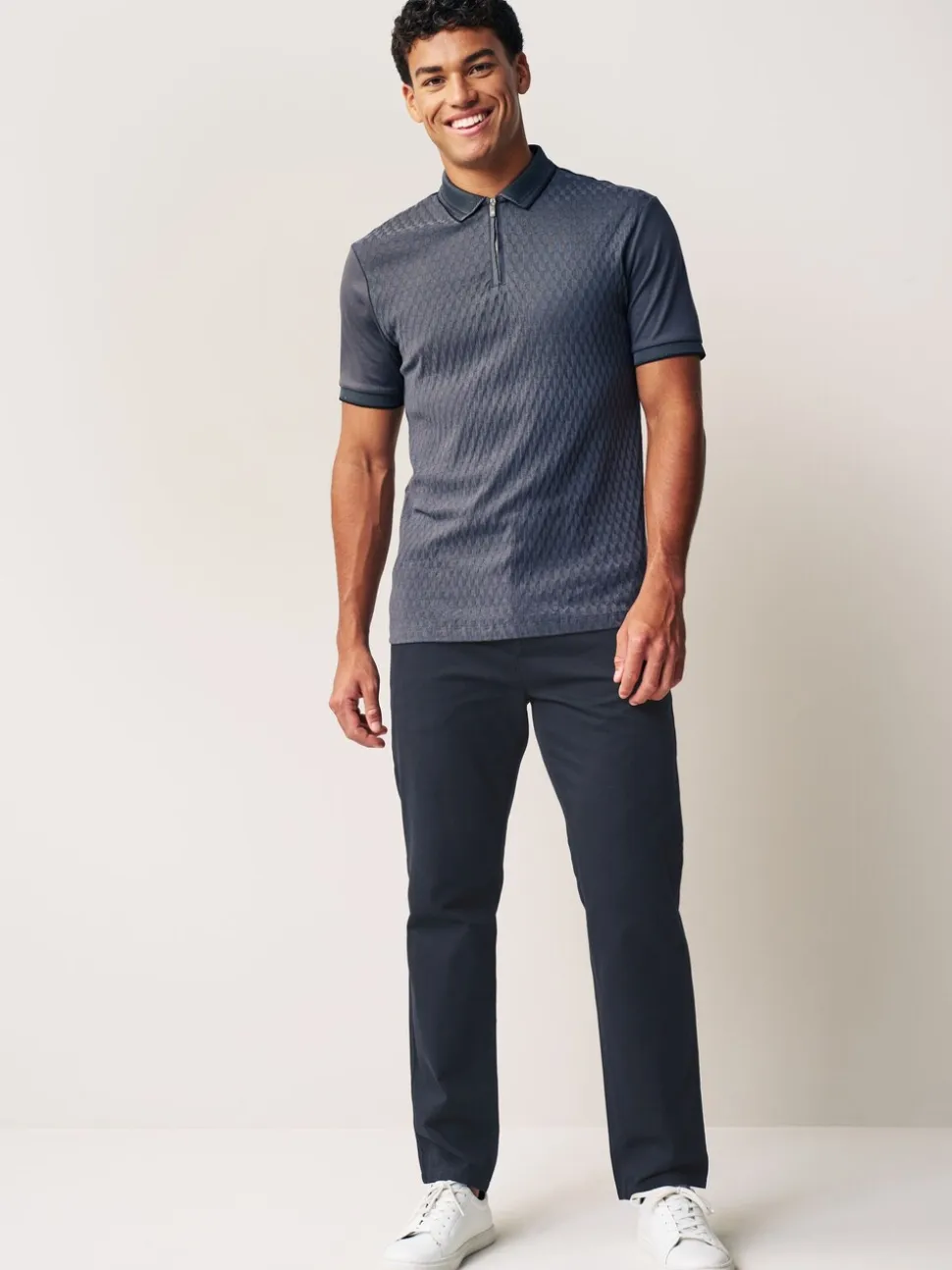 Donkerblauw - Straight-fit chino van 100% katoen