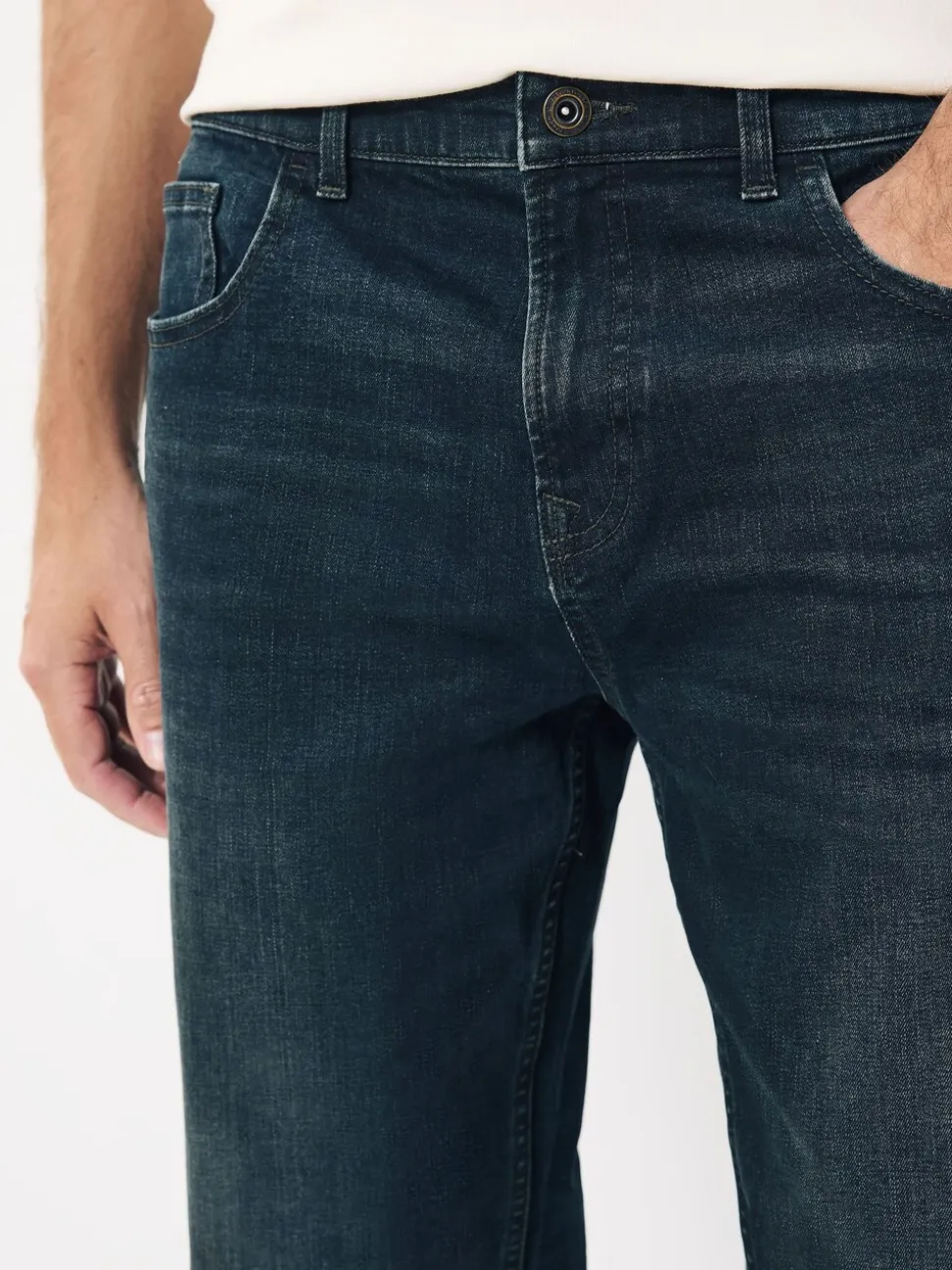 Donkerblauwe wassing - Klassieke stretchjeans met standaard taps toelopende pasvorm