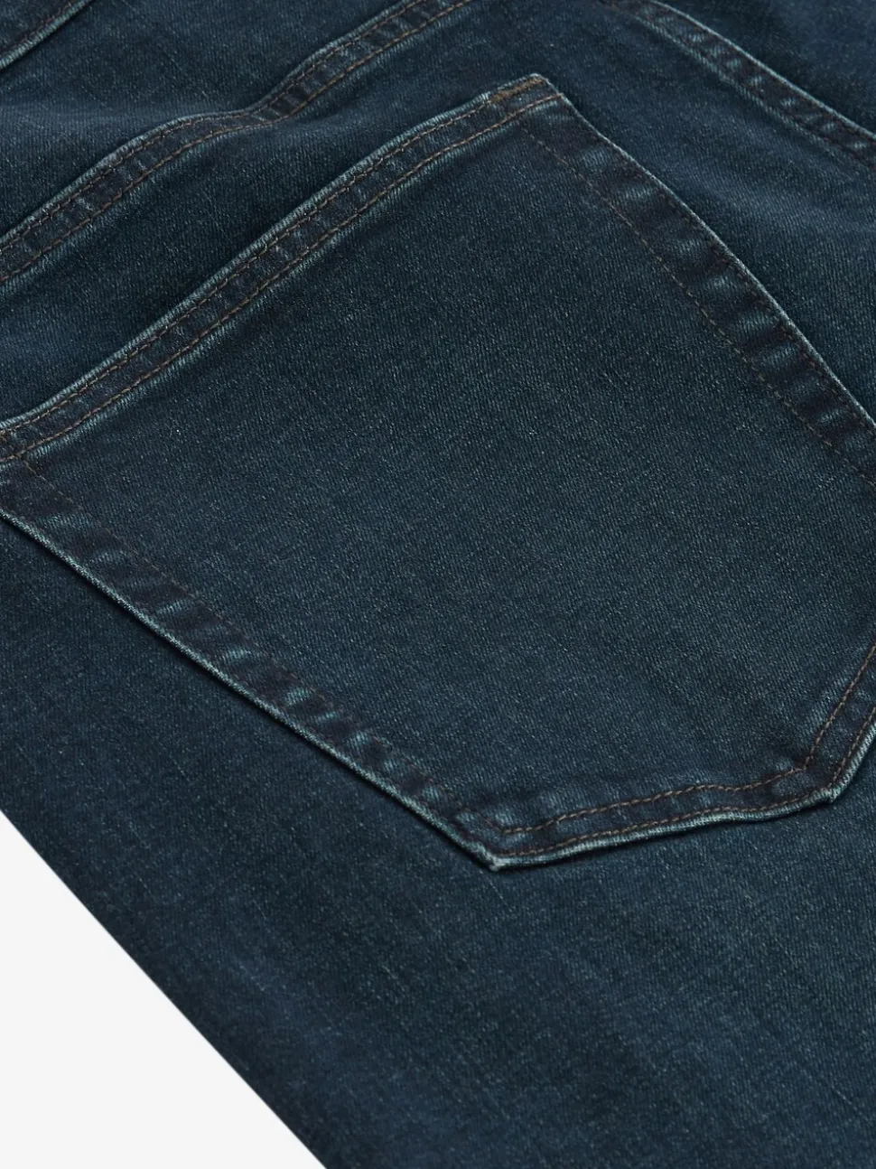 Donkerblauwe wassing - Rechte, klassieke jeans met stretch