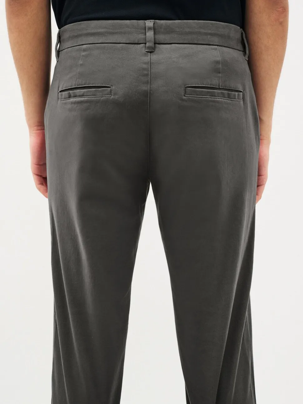 Donkergrijs - Standaard toelopende pasvorm - Stretchy chino