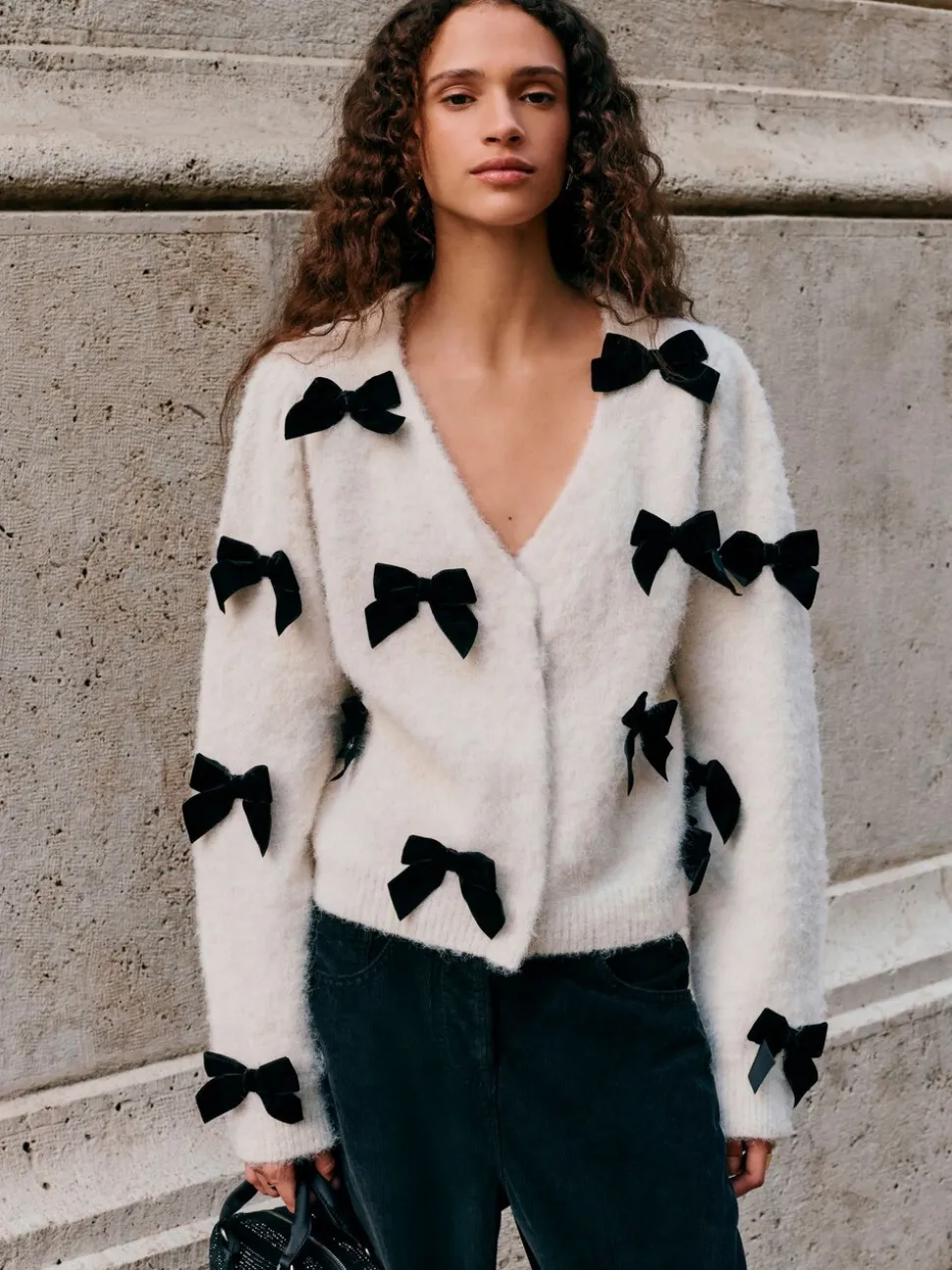 Ecru - Gebreid vest met fluwelen strik