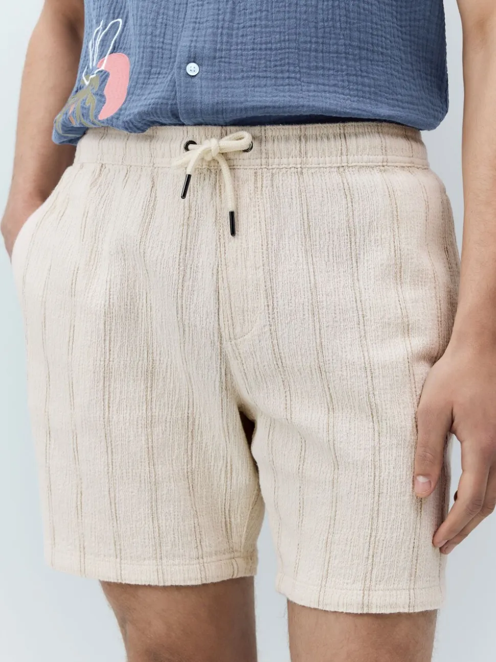 Ecru - Gestreepte short met elastische taille en textuur