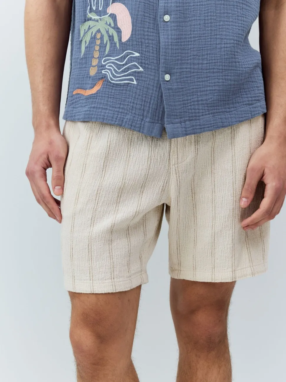 Ecru - Gestreepte short met elastische taille en textuur