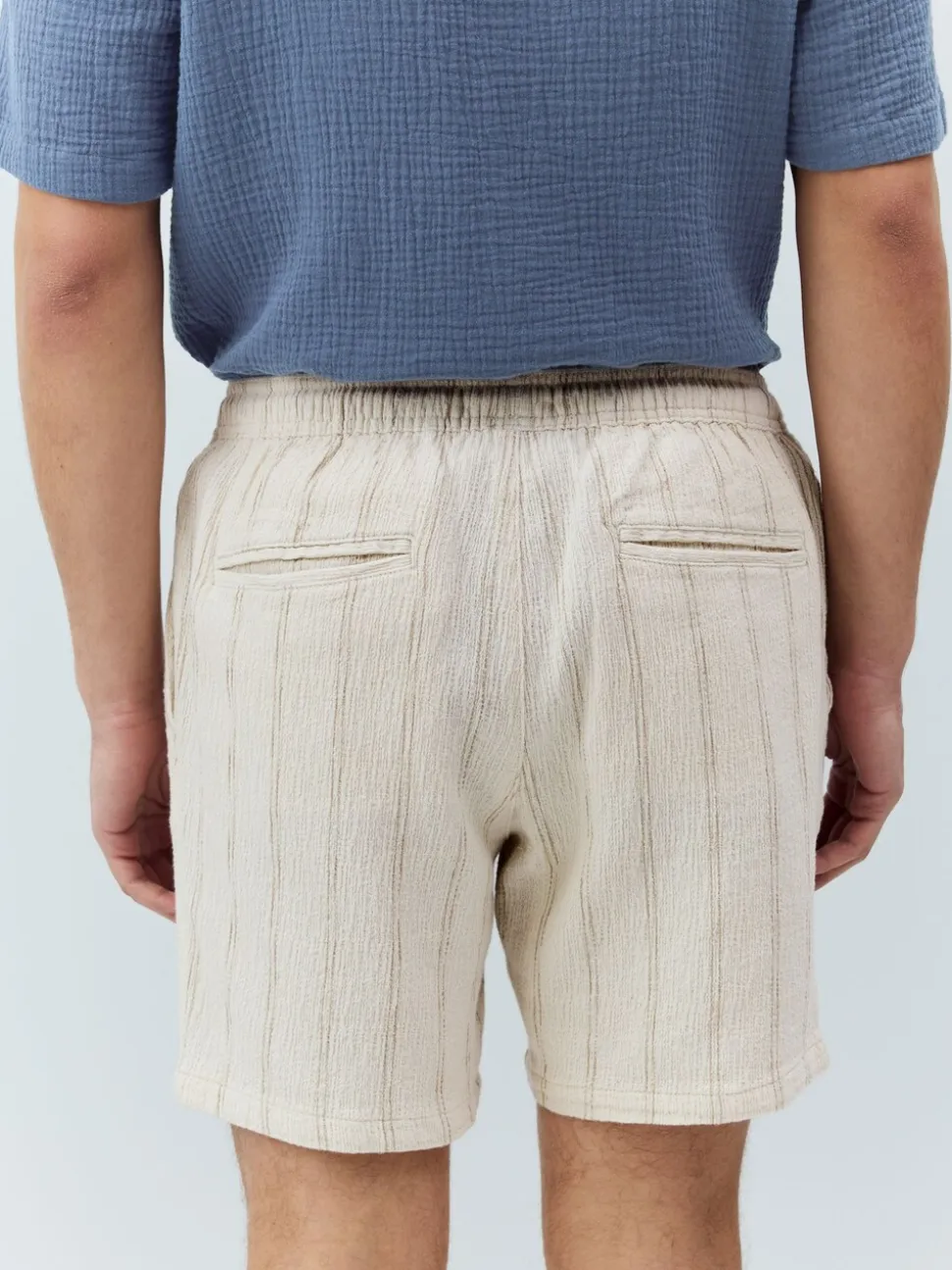 Ecru - Gestreepte short met elastische taille en textuur