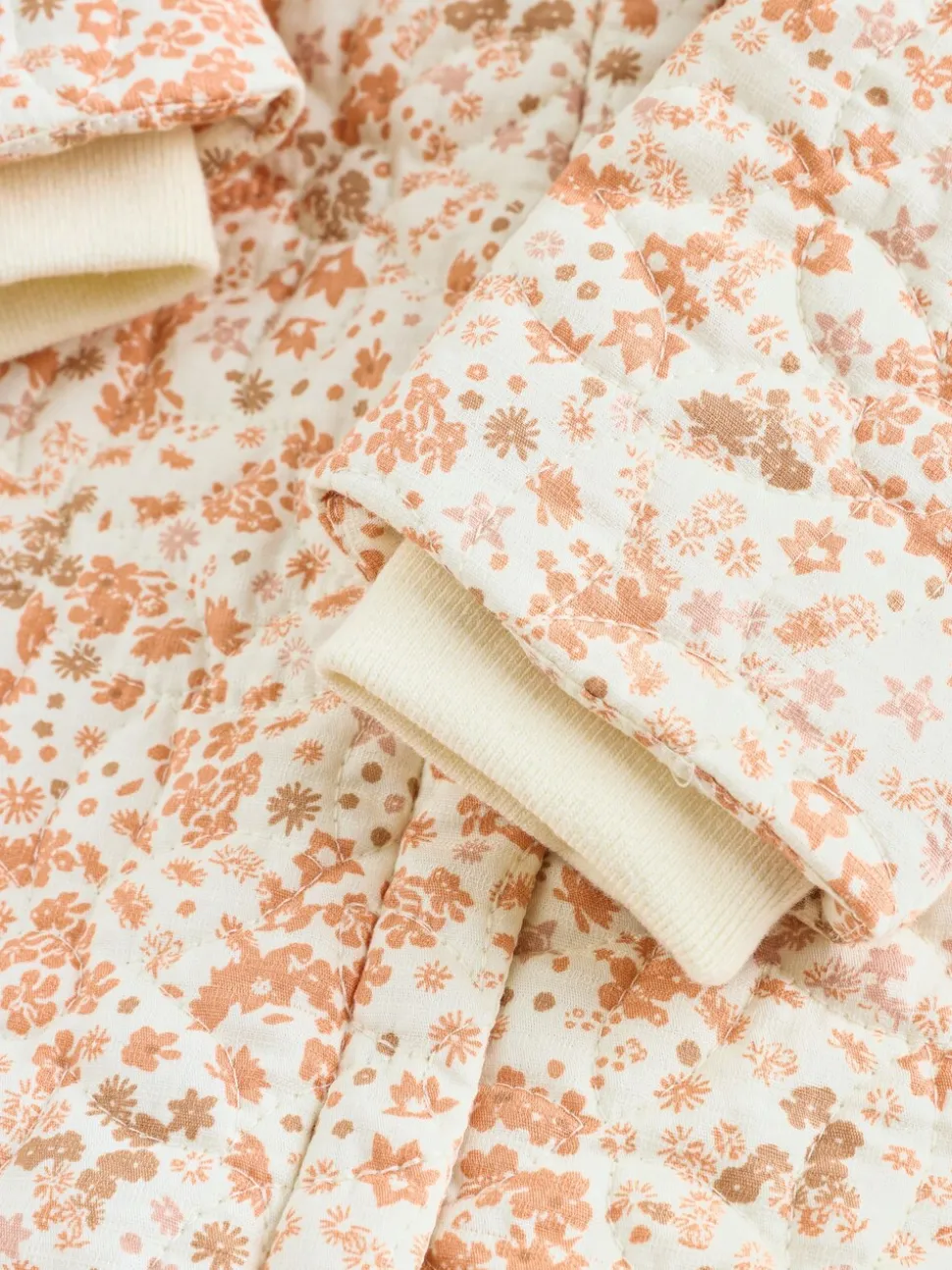 Ecru bloemenprint - Baby kinderwagenpak met kreukeltextuur en capuchon (0mnd -2jr)