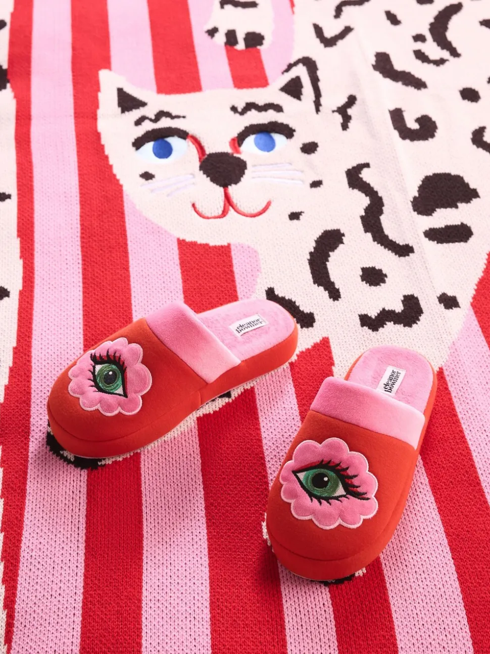 Eleanor Bowmer rode/roze muiltjes met oog borduursel