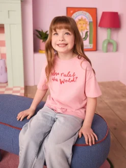Eleanor Bowmer roze 'Who Rules the World' 100% katoenen T-shirt voor kinderen