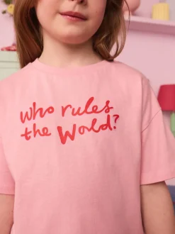 Eleanor Bowmer roze 'Who Rules the World' 100% katoenen T-shirt voor kinderen