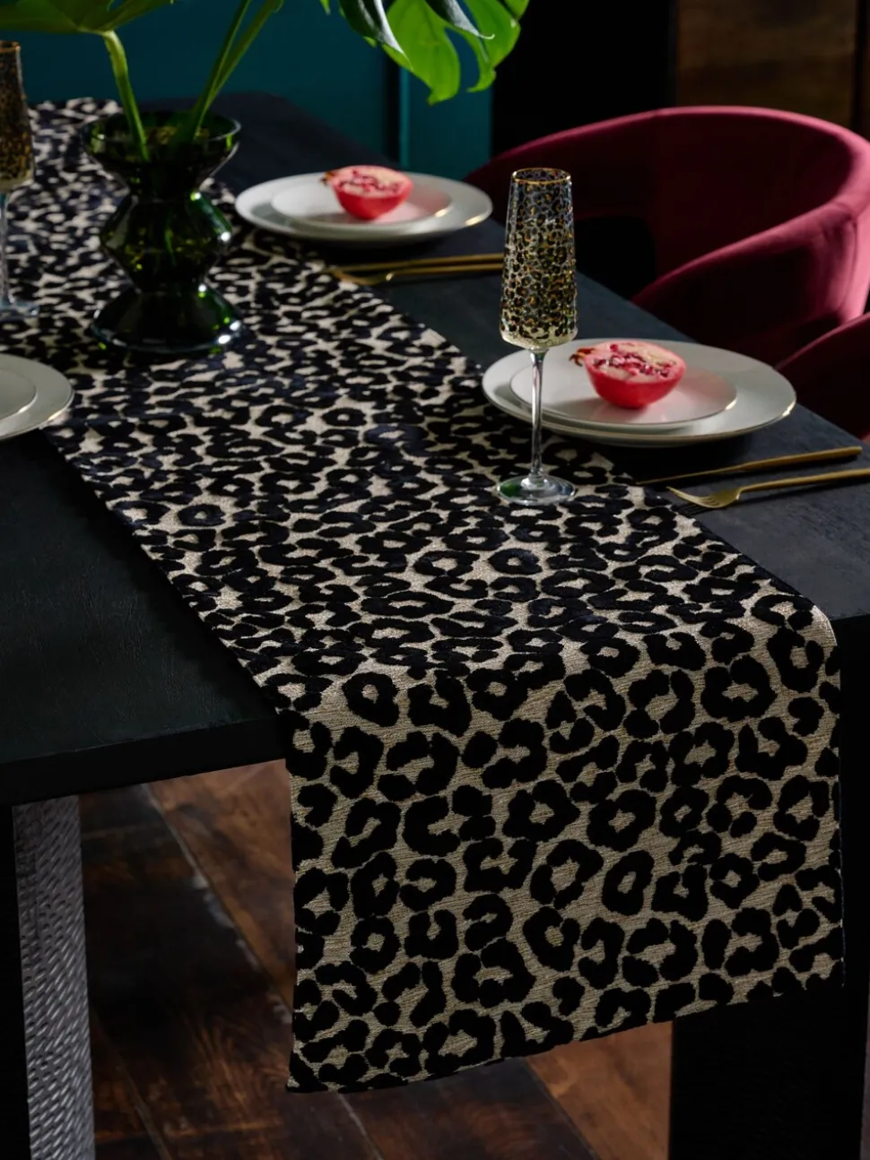 Fluwelen tafelloper met luipaardprint
