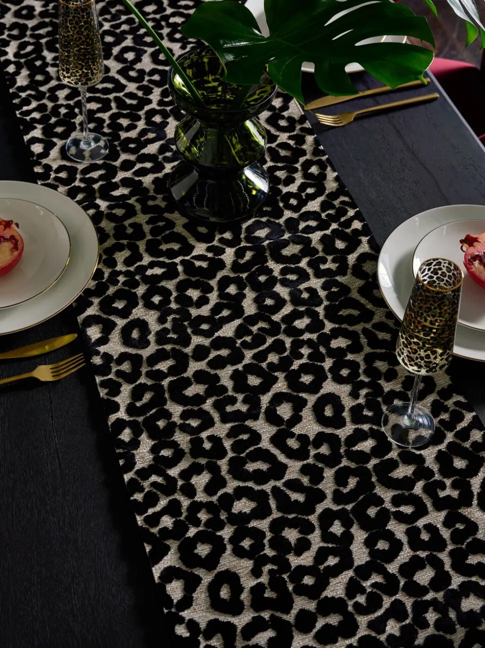 Fluwelen tafelloper met luipaardprint