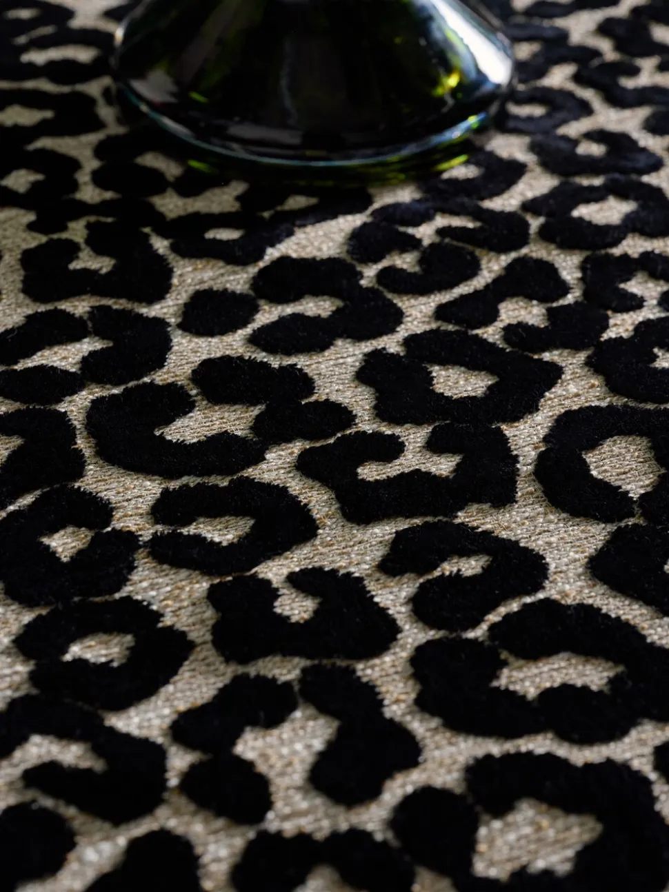 Fluwelen tafelloper met luipaardprint