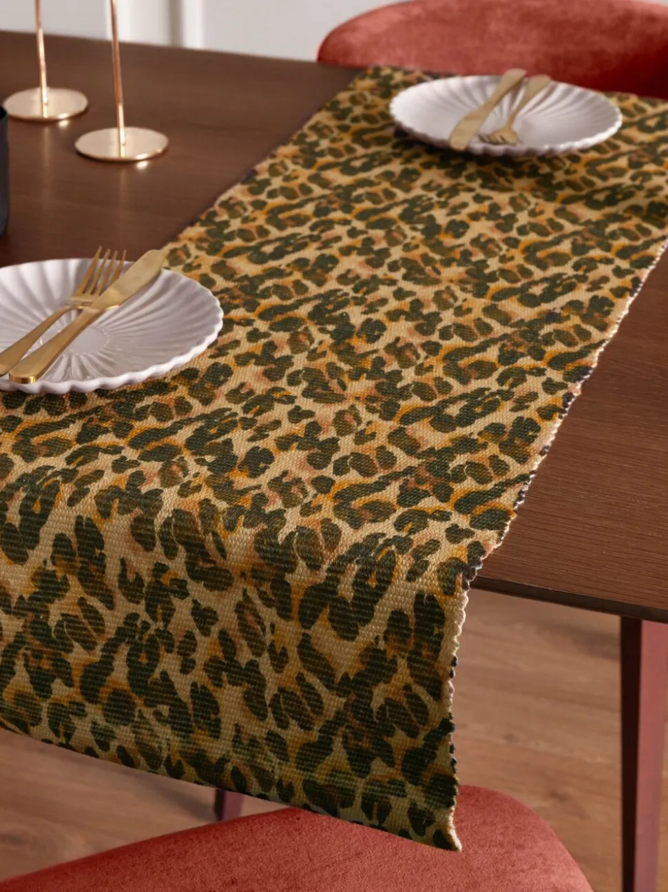 Furn tafelloper met luipaardprint